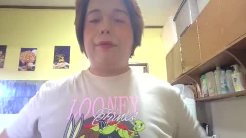 Snapshot of lilysette chatting on May 9, 8:52 am lilysette online show from May 9, 8:52 am