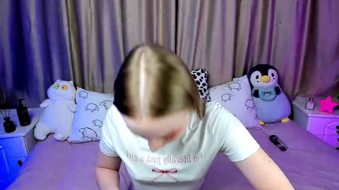 Snapshot of lilystarlight chatting on February 25, 3:31 am Lilian online show from February 25, 3:31 am