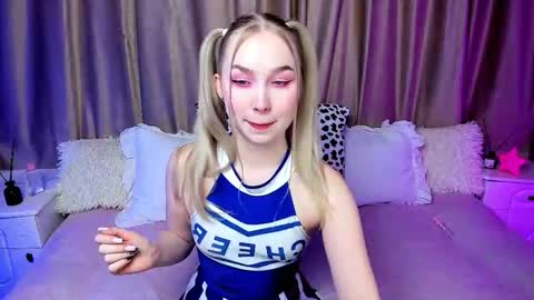 Snapshot of lilystarlight chatting on October 13, 4:23 am Lilian online show from October 13, 4:23 am