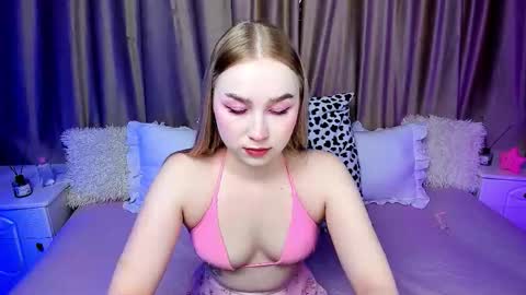 Snapshot of lilystarlight chatting on November 3, 3:52 am Lilian online show from November 3, 3:52 am