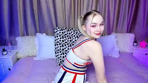 Snapshot of lilystarlight chatting on November 6, 3:51 am Lilian online show from November 6, 3:51 am