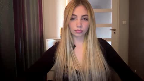 Lily online show from April 27, 6:06 pm