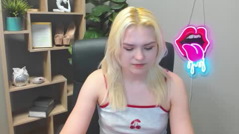 Lily online show from March 27, 8:26 am
