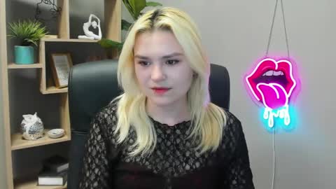 Lily online show from April 23, 7:09 am