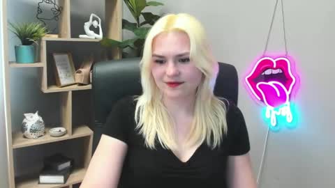 Lily online show from April 27, 2:04 pm