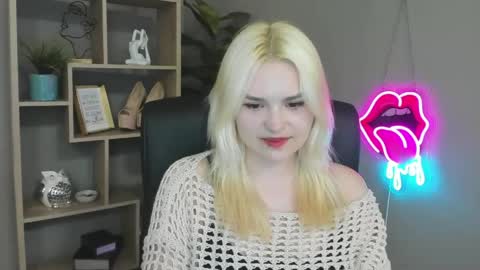 Snapshot of lilysweetxo chatting on May 3, 6:30 am Lily online show from May 3, 6:30 am