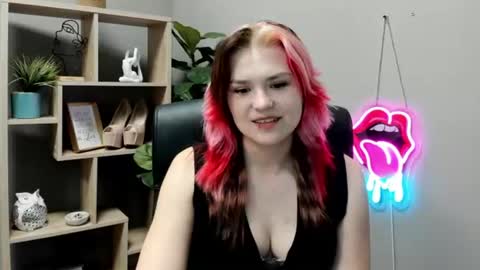 Snapshot of lilysweetxo chatting on June 10, 6:56 am Lily online show from June 10, 6:56 am