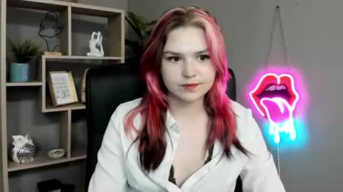 Snapshot of lilysweetxo chatting on June 14, 1:46 pm Lily online show from June 14, 1:46 pm