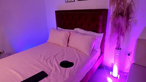 Snapshot of lilyy_joness chatting on February 17, 12:34 pm online show from February 17, 12:34 pm