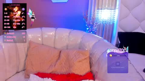 Snapshot of lilyybigass chatting on January 13, 2:53 pm Lilly online show from January 13, 2:53 pm