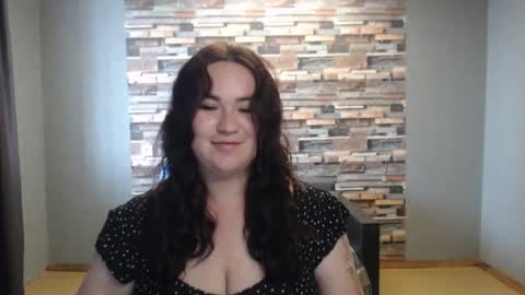 Snapshot of limalagris chatting on June 27, 6:40 am busty princess online show from June 27, 6:40 am