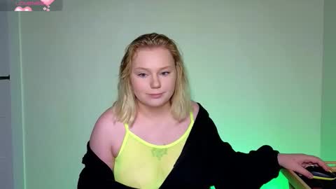 Snapshot of lime_cat chatting on September 19, 1:07 am lime cat online show from September 19, 1:07 am