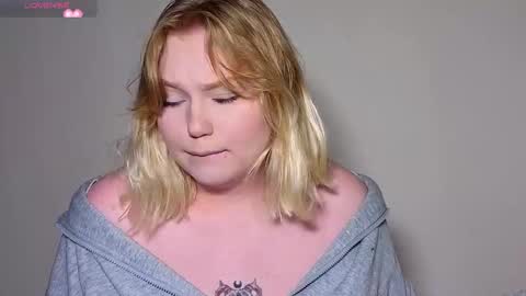 Snapshot of lime_cat chatting on September 20, 12:11 am lime cat online show from September 20, 12:11 am