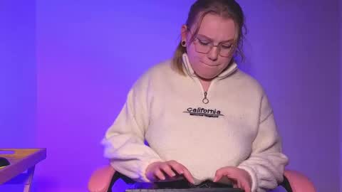 Snapshot of lime_cat chatting on October 2, 12:28 am lime cat online show from October 2, 12:28 am