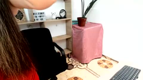 Lina Browm online show from August 3, 4:00 pm
