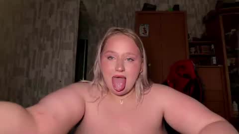 Snapshot of lina_hottie chatting on June 27, 12:22 pm lina_hottie online show from June 27, 12:22 pm