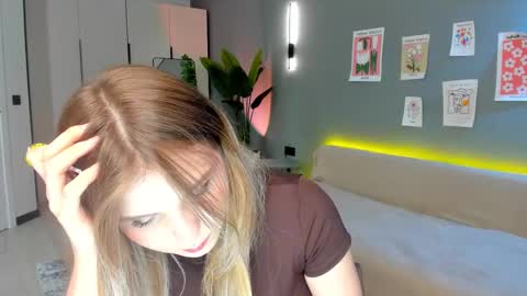 Lina online show from March 6, 1:29 pm