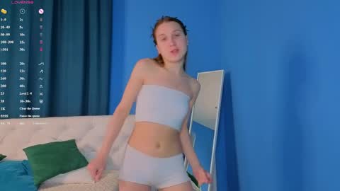 Snapshot of lina_massey chatting on May 17, 12:41 am lina_massey online show from May 17, 12:41 am