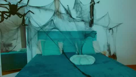 lina_muse_ online show from October 28, 1:36 pm