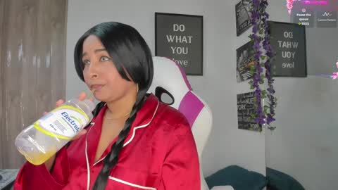 LINA SANCHEZ online show from December 16, 2:27 pm