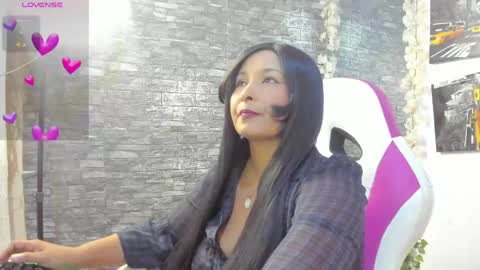 LINA SANCHEZ online show from May 26, 1:40 pm