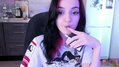 Lina 3  1715622743 online show from April 21, 7:03 am