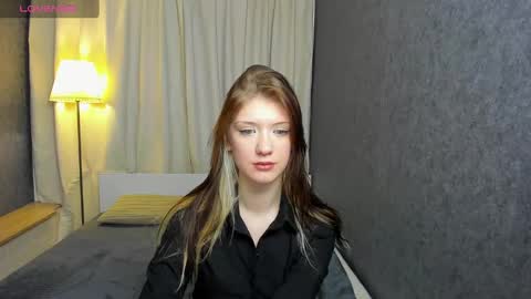 Snapshot of lina_vi chatting on December 19, 12:24 am Lina online show from December 19, 12:24 am