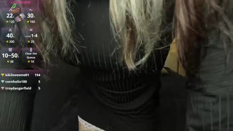 Snapshot of lina_vi chatting on February 21, 12:05 am Lina online show from February 21, 12:05 am