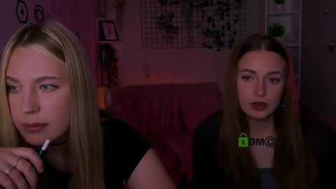 Snapshot of linaa_dolly chatting on May 20, 7:42 pm linaa_dolly online show from May 20, 7:42 pm
