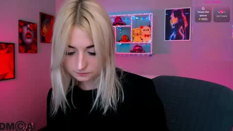 Snapshot of linaa_dolly chatting on June 7, 7:50 pm linaa_dolly online show from June 7, 7:50 pm