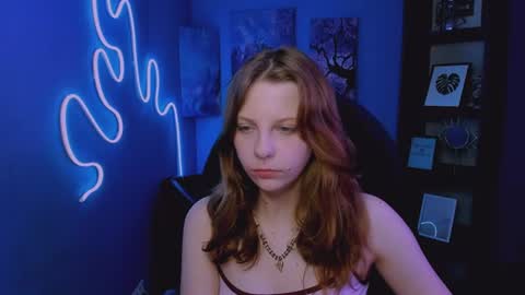 Snapshot of linaa_dolly chatting on June 10, 2:12 am linaa_dolly online show from June 10, 2:12 am