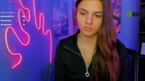 Snapshot of linaa_dolly chatting on June 15, 1:13 pm linaa_dolly online show from June 15, 1:13 pm