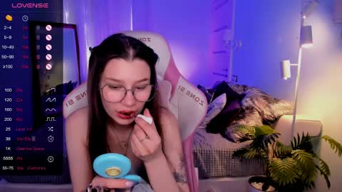 Snapshot of linablossom chatting on June 6, 2:27 am Lina online show from June 6, 2:27 am