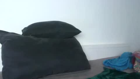 linacatelover online show from April 22, 7:04 pm