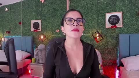 Lina  online show from February 24, 11:30 am