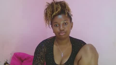 linah1123 online show from October 2, 11:23 pm