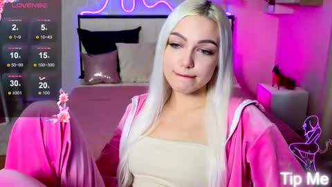 I am Lina online show from October 11, 2:04 pm