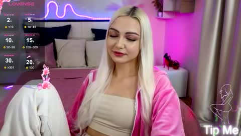 I am Lina online show from October 18, 2:29 pm