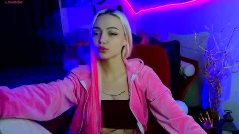 I am Lina online show from November 9, 1:31 pm