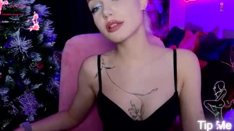 I am Lina online show from January 15, 6:33 pm