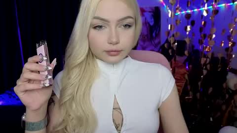 I am Lina online show from April 23, 10:14 am