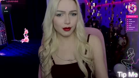 I am Lina online show from April 24, 10:39 am