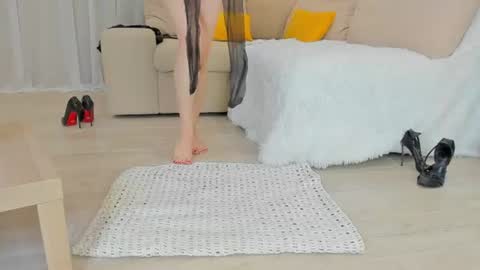 Snapshot of linapearl chatting on June 19, 7:23 am Lina Fanslymysensualworld online show from June 19, 7:23 am