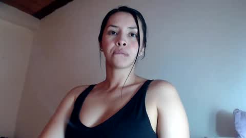 Snapshot of linavillada_ chatting on October 30, 4:36 am Lina online show from October 30, 4:36 am