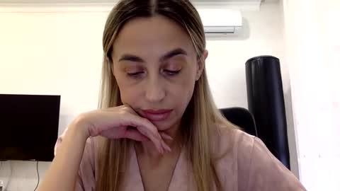 linavora online show from February 3, 11:59 am