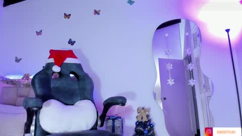 Snapshot of lincy_rios chatting on December 4, 7:12 pm Lincy Rios online show from December 4, 7:12 pm