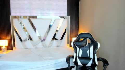  Linda  online show from March 23, 6:45 pm