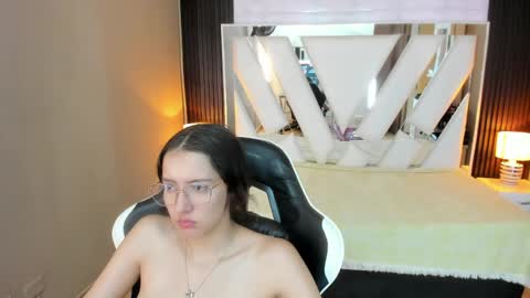  Linda  online show from April 7, 6:41 pm