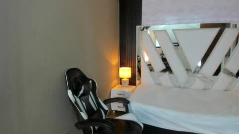  Linda  online show from April 20, 6:09 pm