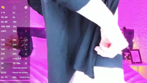 Linda  GMT2 Mon Tu Fri Sa Su  0300am-1000 am online show from December 24, 4:11 am